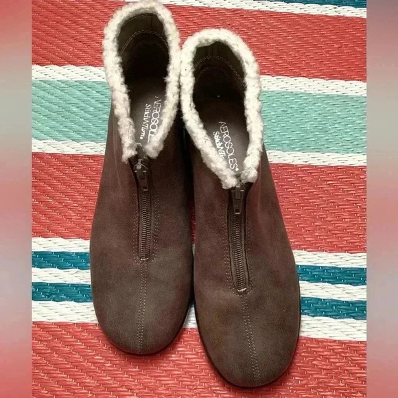 Women Aerosoles NWOT Signature Star Dust Womens Size8.5M  LeatherAnkle Casual Booties